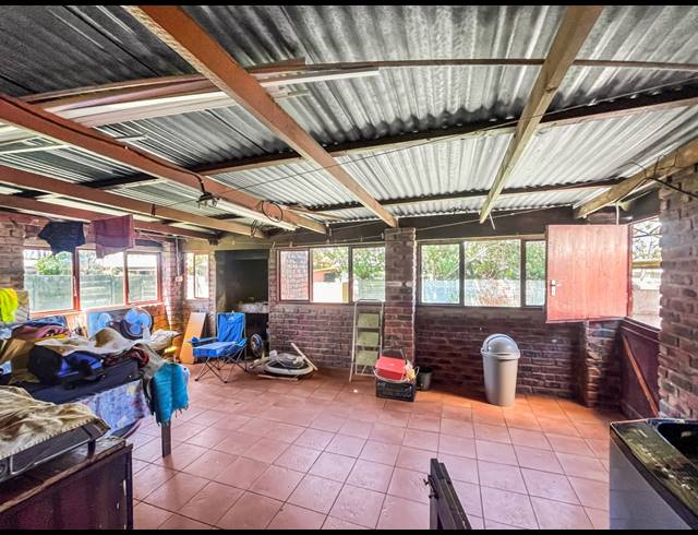 3 BEDROOM FREEHOLD FOR SALE IN WILLOW PARK